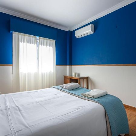 Blue & Red Apartment Athena Bagian luar foto